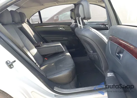 2007 Mercedes-Benz S 550 z USA, uszkodzony, nr VIN WDDNG71X77A129272